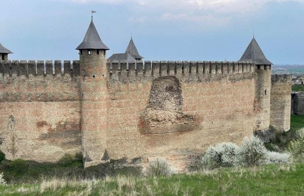 В Хотинской крепости обрушилась одна из стен (фото)