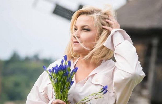 55-летняя Бурмака показала фото единственной дочери в детстве и растрогала сеть