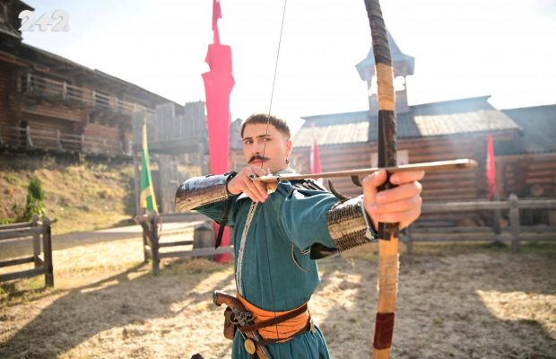 Звезда сериала 2+2 "Приключения казака Выговского" Артем Плендер: 7 фактов об актере, которые удивят