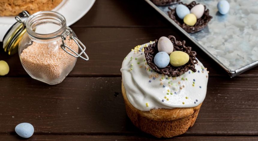 Молочна глазур для паски: не липне до рук, не кришиться і без сирих білків