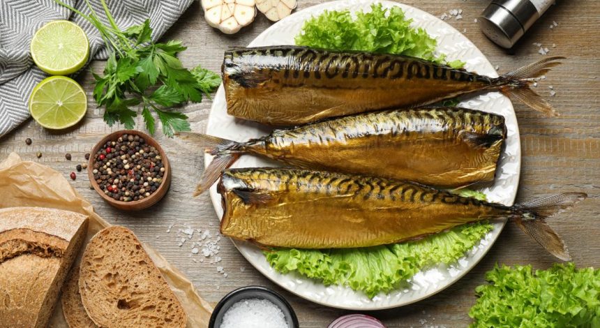 Як замаринувати скумбрію в пляшці: виходить, як копчена