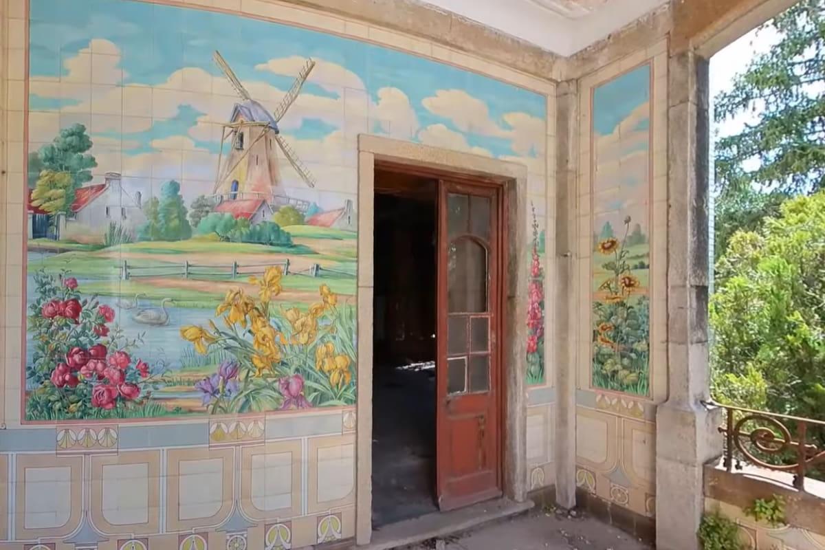 Замок, який гнив 30 років, виставили на продаж у Португалії за €1,35 млн (фото)