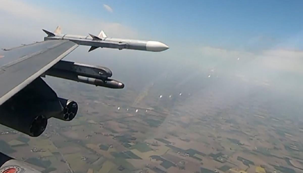 Бельгія випробувала ракету проти дронів: F-16 успішно збив ціль (відео)