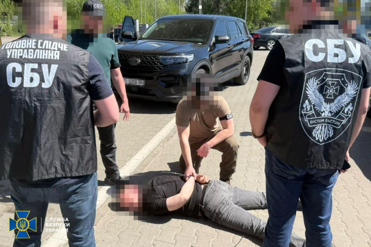 Вимагав гроші за 'непризов': затримано керівника Житомирського обласного ТЦК