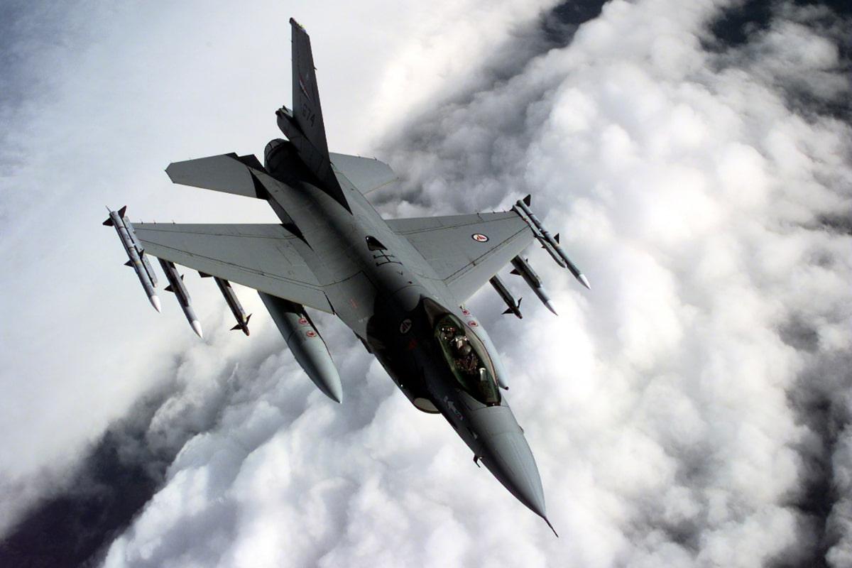 Українські пілоти F-16 вчаться воювати "наосліп" без GPS, – Business Insider