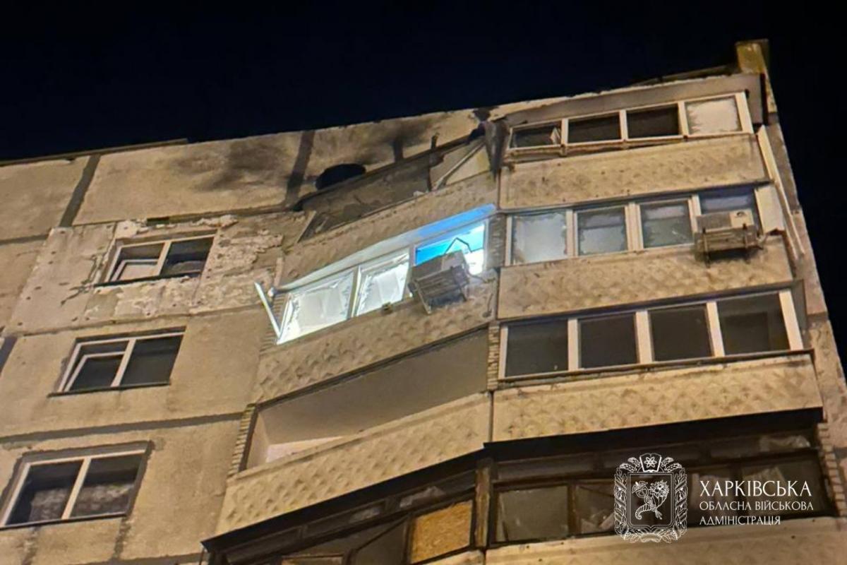 Перемирие по-путински: россияне ударили дроном по многоэтажке в Харькове