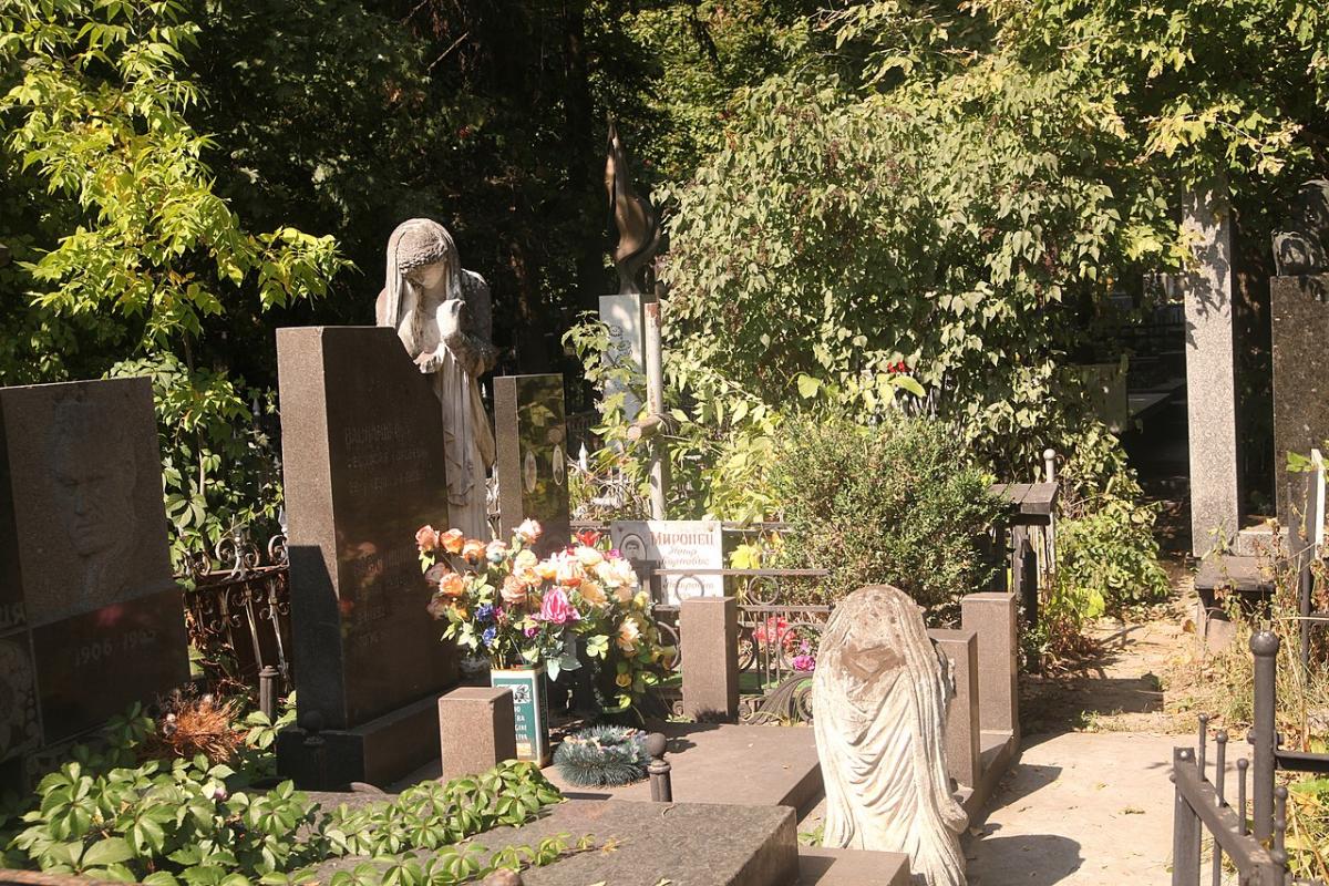 чим почистити гранітний пам'ятник