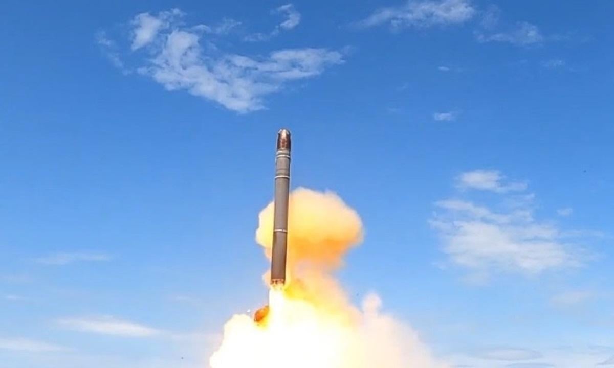 Росія запустила міжконтинентальну балістичну ракету "Сармат"