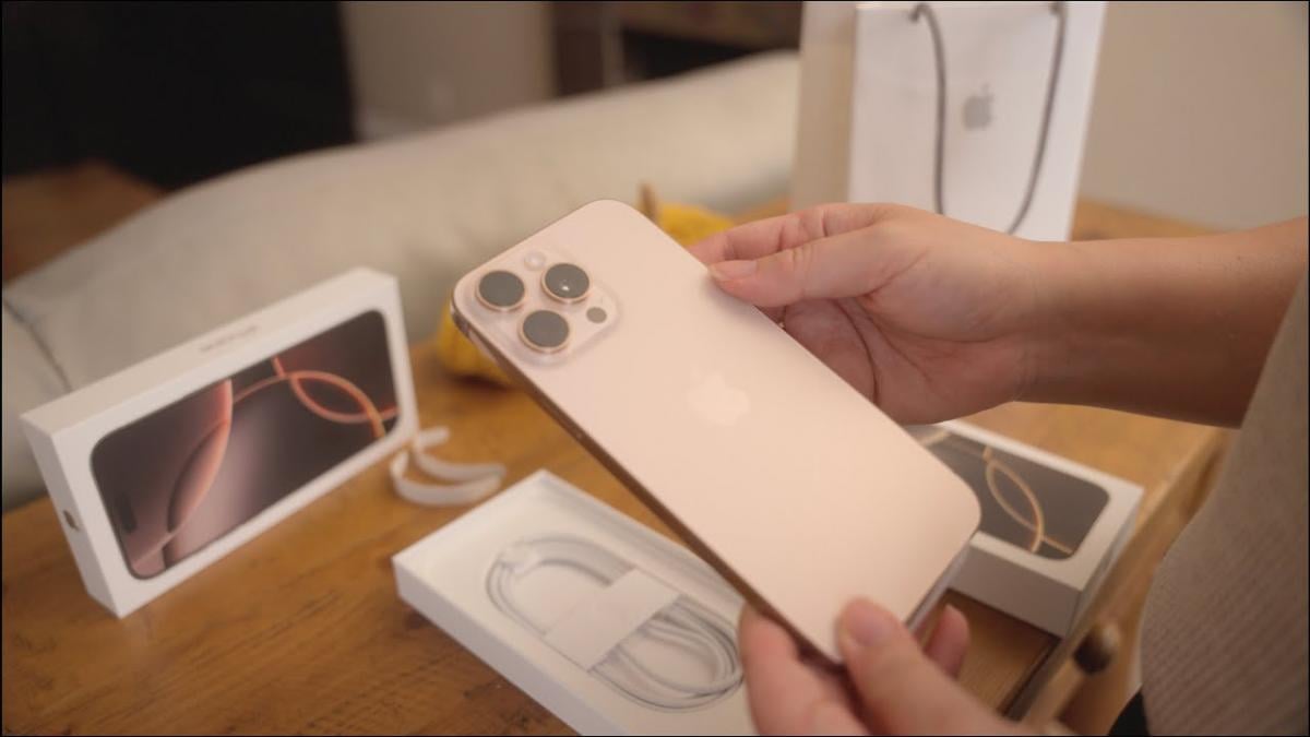 Почему коробки iPhone так сложно открыть: это не дефект, а часть плана Apple Почему коробки iPhone так сложно открыть: это не дефект, а часть плана Apple