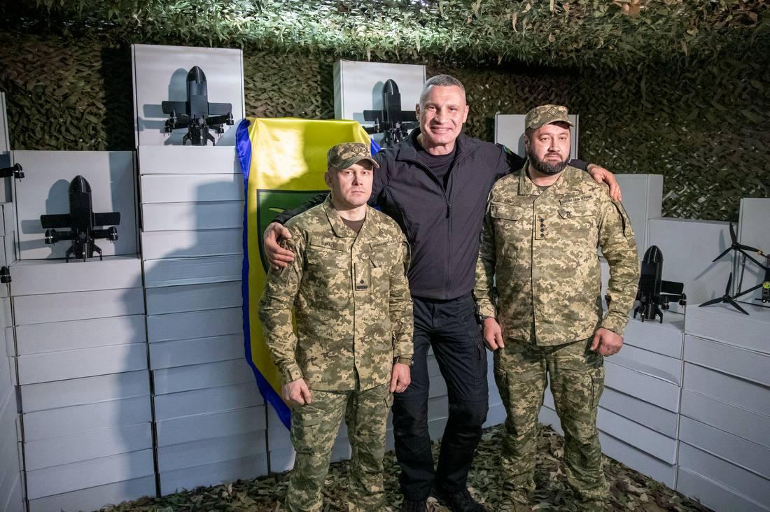 Кличко: Громада Києва передала 225 полку ЗСУ ще 3100 дронів різних типів Кличко: Громада Києва передала 225 полку ЗСУ ще 3100 дронів різних типів