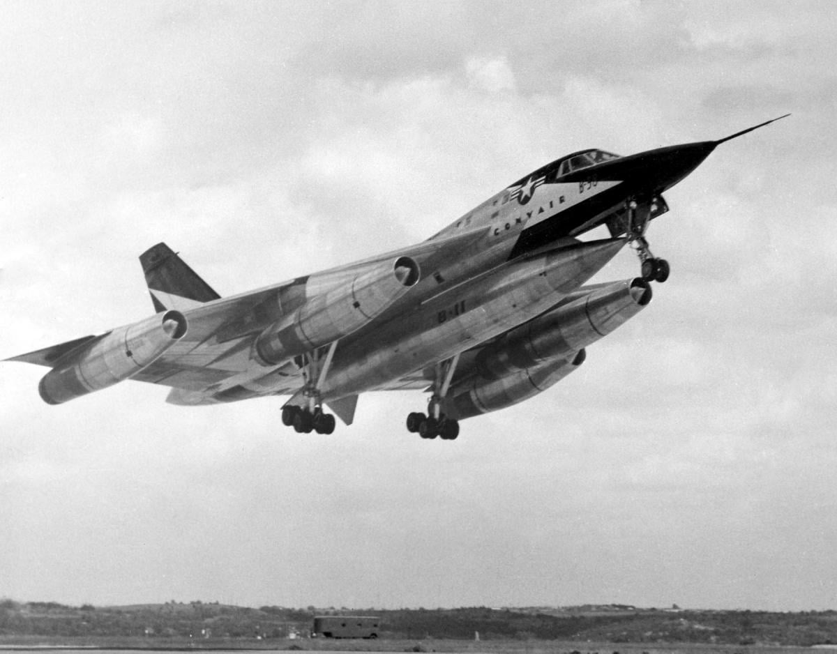 'Ядерні монстри': чому США списали всі бомбардувальники B-58 Hustler
