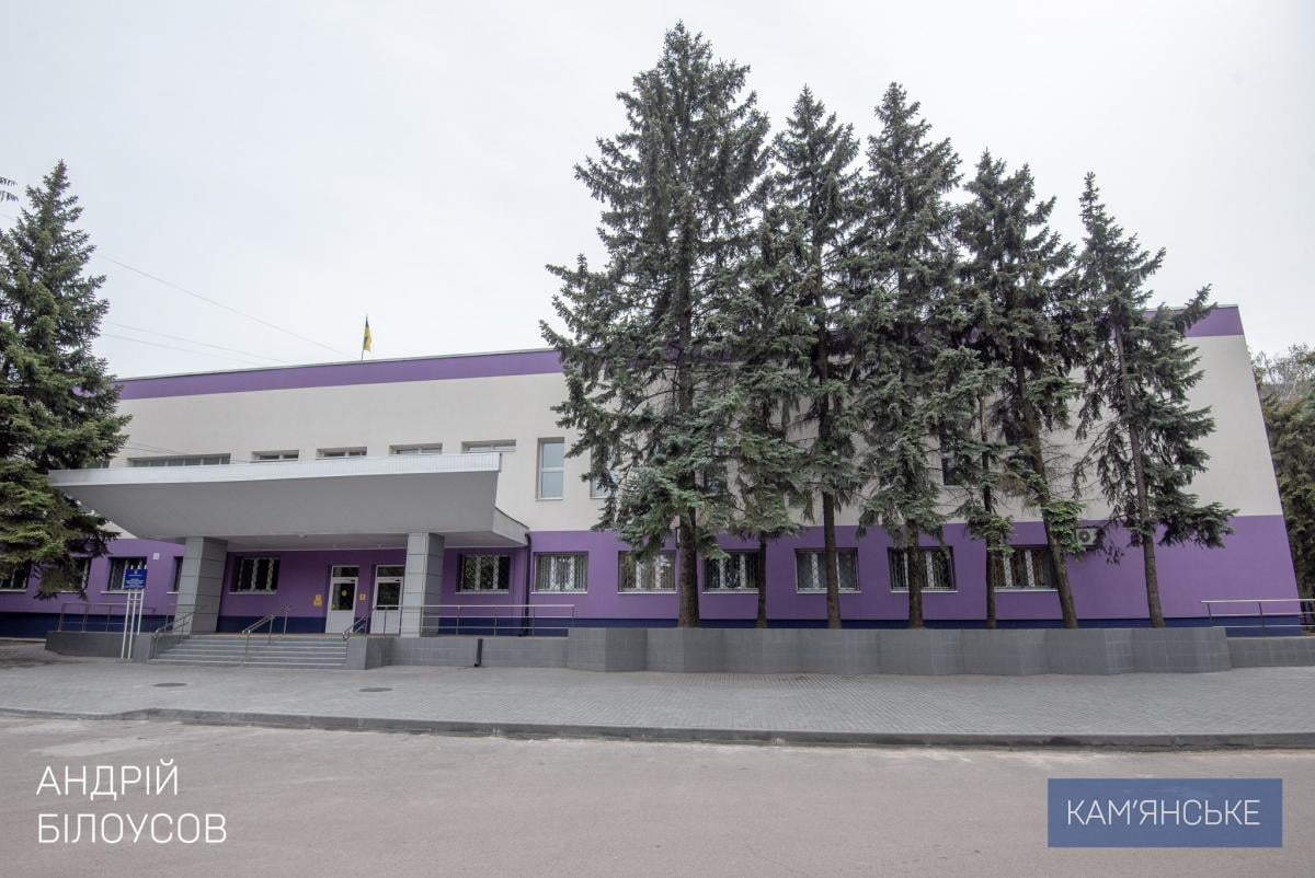 Нові операційні та лабораторія після капремонту: мер Білоусов відкрив оновлений корпус лікарні швидкої допомоги у Кам'янському Нові операційні та лабораторія після капремонту: мер Білоусов відкрив оновлений корпус лікарні швидкої допомоги у Кам'янському
