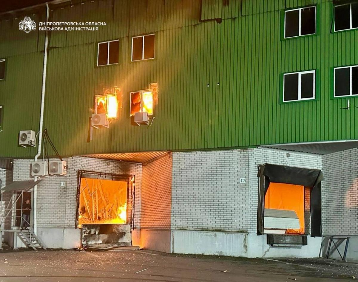 Росія масовано вдарила по Україні: зруйновано будинки, є постраждалі Росія масовано вдарила по Україні: зруйновано будинки, є постраждалі
