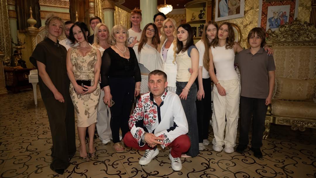 Камалія показалася з колишнім чоловіком-мільярдером в особливий день (фото) Камалія показалася з колишнім чоловіком-мільярдером в особливий день (фото)