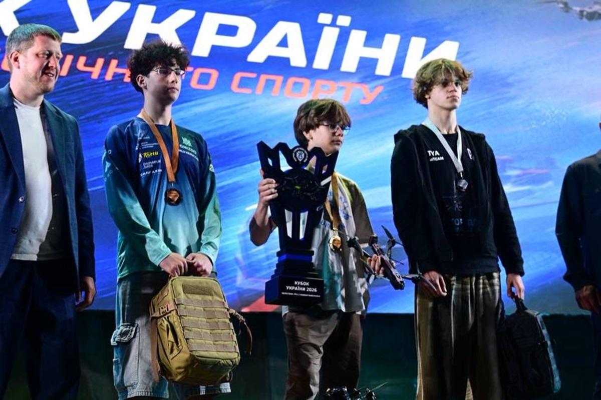 Пілот McQueen на дроні F7 від F-Drones переміг на чемпіонаті України на FPV-дронах з навантаженням Пілот McQueen на дроні F7 від F-Drones переміг на чемпіонаті України на FPV-дронах з навантаженням