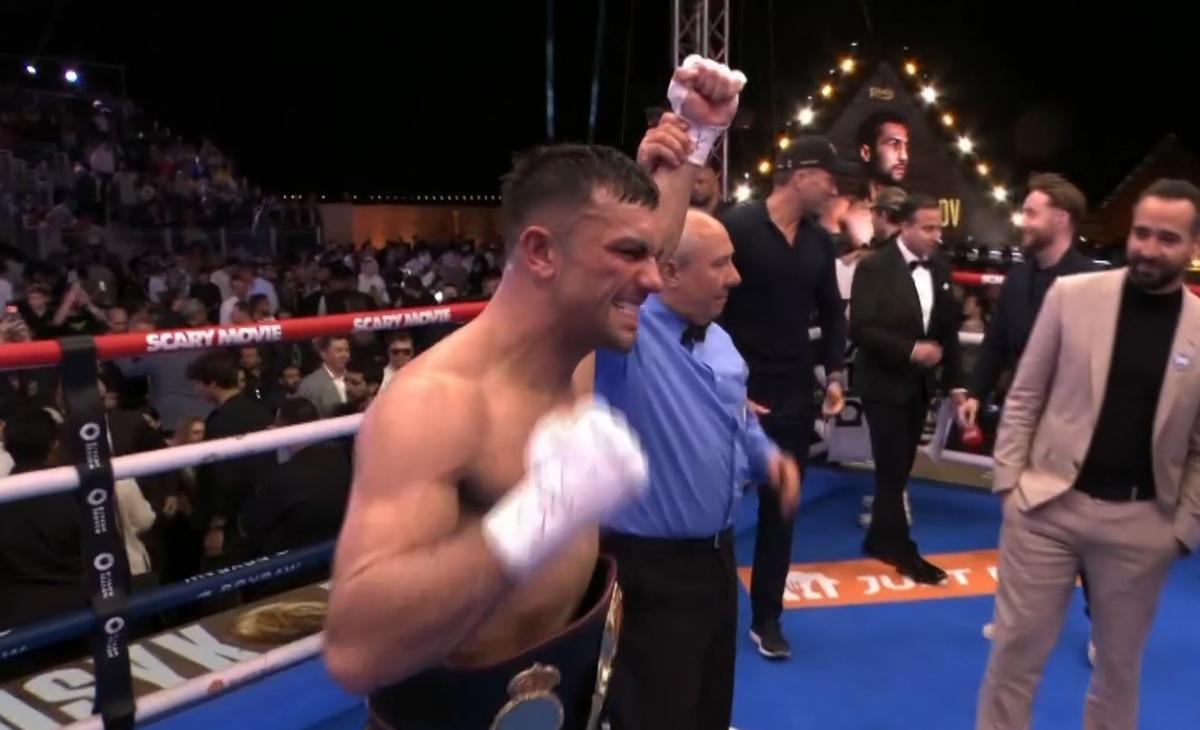 Джек Кэттеролл забирает пояс WBA Джек Кэттеролл забирает пояс WBA