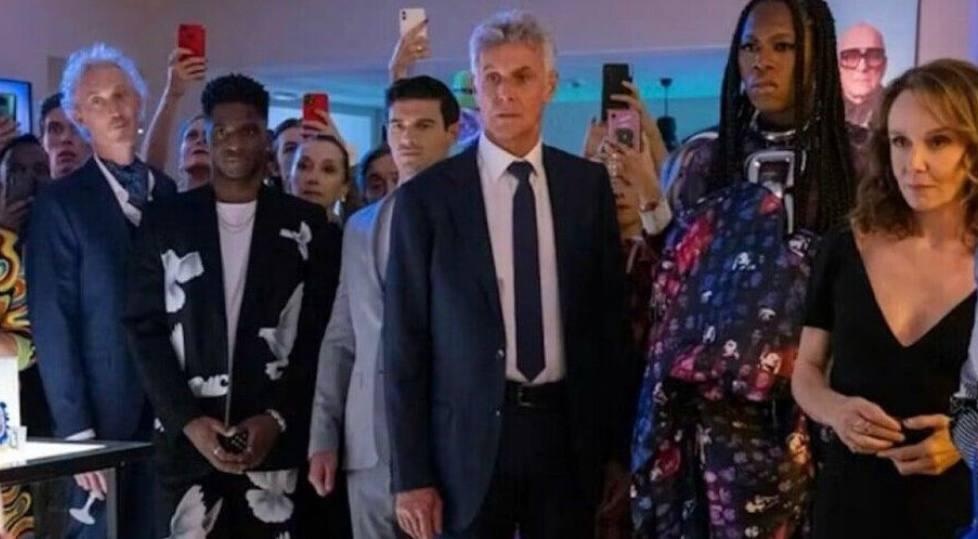 Звезда сериала 'Эмили в Париже' ушел из жизни