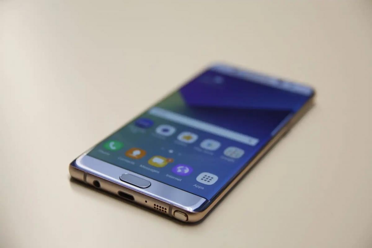 Взрывались и ломались: худшие смартфоны Samsung, о которых лучше забыть Взрывались и ломались: худшие смартфоны Samsung, о которых лучше забыть