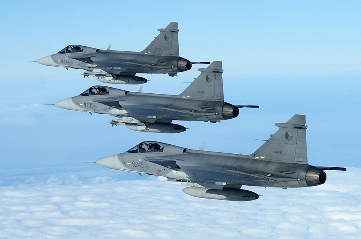 Україна купує винищувач Gripen: що це за літак, які його переваги і недоліки