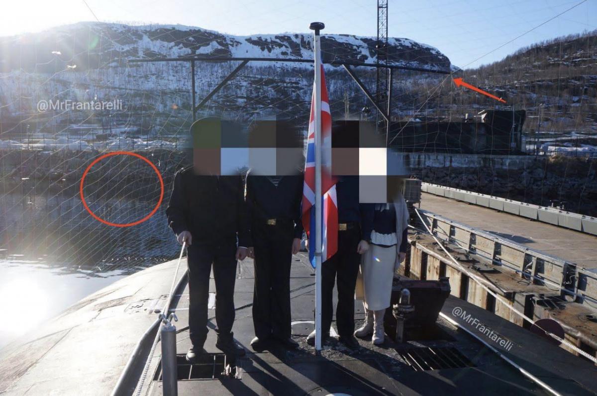 Россияне натянули антидроновую сетку над рубкой атомной подводной лодки Северного флота Россияне натянули антидроновую сетку над рубкой атомной подводной лодки Северного флота