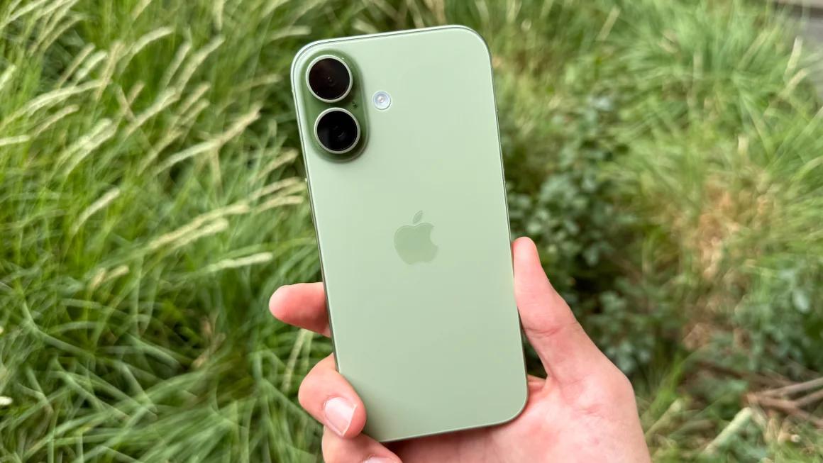 Эксперты протестировали все iPhone и выбрали лучший смартфон для покупки в 2026 году Эксперты протестировали все iPhone и выбрали лучший смартфон для покупки в 2026 году