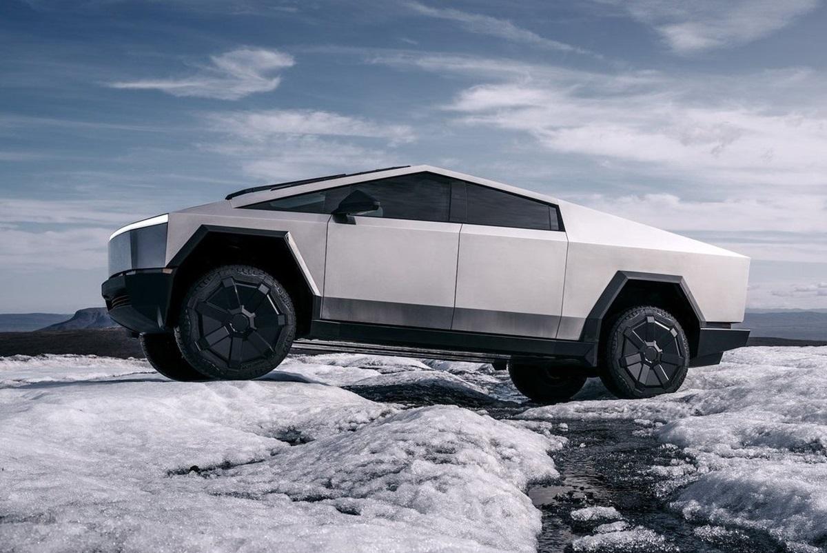 Американець купив новий Tesla Cybertruck, але одразу повернув його, дізнавшись історію авто