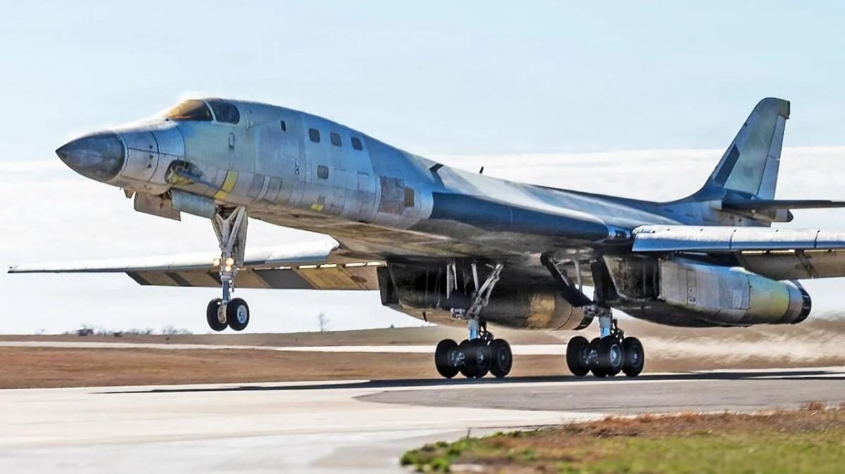США повернули до експлуатації стратегічний бомбардувальник "Апокаліпсис II" (фото)