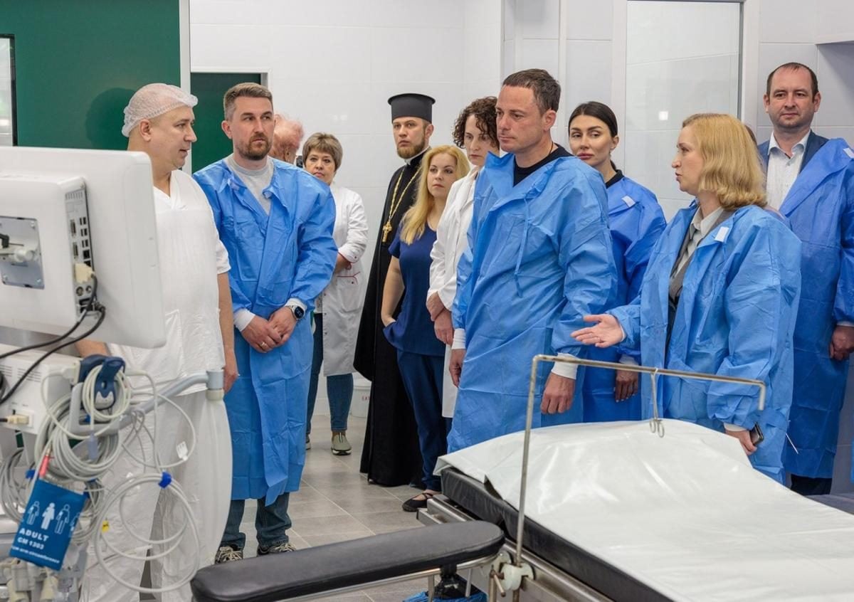 Нові операційні та лабораторія після капремонту: мер Білоусов відкрив оновлений корпус лікарні швидкої допомоги у Кам'янському