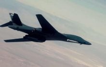 США впервые показали бомбардировщик B-1B с большой гиперзвуковой ракетой (фото)