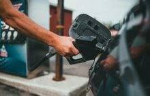 Бензин в США подорожал до максимума с 2022 года: запасы неуклонно сокращаются, - Reuters