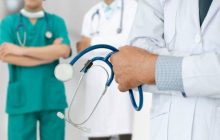У Польщі почали масово звільняти українських лікарів: в чому причина