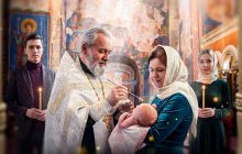 Чи можна хрестити дитину онлайн в Україні або за кордоном: священник пояснив деталі