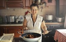 Як відмити сковороду від нагару за копійки: радянський рецепт, який працює краще хімії