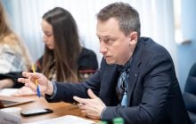 Кабмин намерен вывести из "тени" 2 миллиона уклонистов, которые годами не выходят из дома