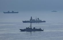 Британский авианосец "спалил" российский корабль-шпион возле сил НАТО (фото)