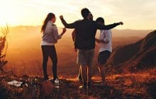 Почему люди, которые всем помогают, часто не имеют близких друзей: объяснение психологов