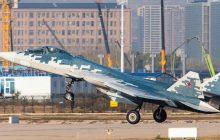 Росія показала новий бойовий літак, який може керувати дронами прямо з неба