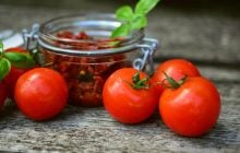 Сладкие и сочные: какие сорта помидоров считаются лучшими
