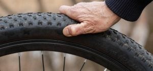 Насколько сильно нужно накачивать шины велосипеда: многие люди ошибаются