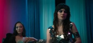 Вышел первый трейлер хоррора "Ее личный ад" от режиссера "Драйва" и "Неонового демона"