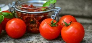 Сладкие и сочные: какие сорта помидоров считаются лучшими