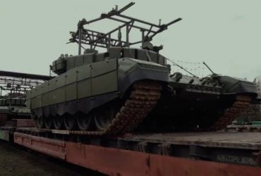 Армії Росії відправили нові партії танків, включно з найпотужнішими Т-90М (відео)