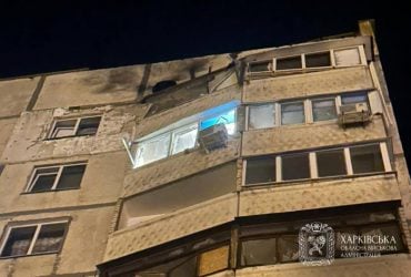 Перемирʼя по-путінськи: росіяни вдарили дроном по багатоповерхівці в Харкові