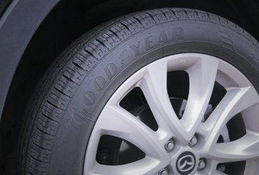 Водителей призвали срочно проверить шины популярного бренда из-за опасного дефекта