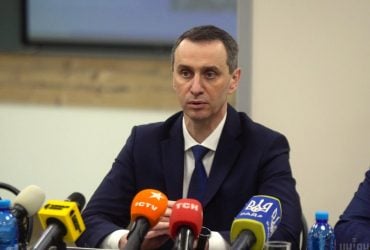 В українських медиків забирають бронь та починають призивати їх на службу, - Ляшко