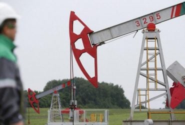 Ще більше грошей на війну: США продовжили дозвіл на продаж російської нафти