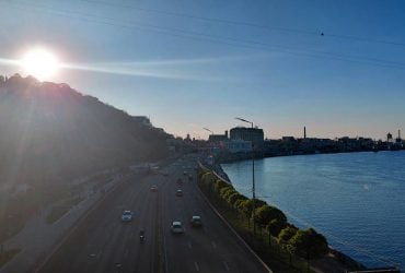Захід сонця на березі Дніпра у Києві