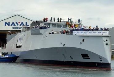 Франция спустила на воду мощный боевой корабль нового поколения Amiral Louzeau (видео)
