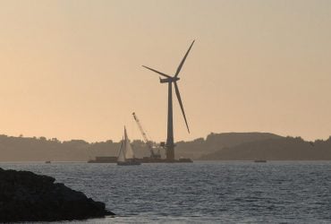 Китай встановив найбільшу у світі плавучу вітротурбіну, яка може живити понад 4000 будинків