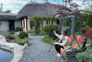 Із мегаполіса - до села: дизайнерка на Одещині перетворила 100-річну хату на будинок мрії